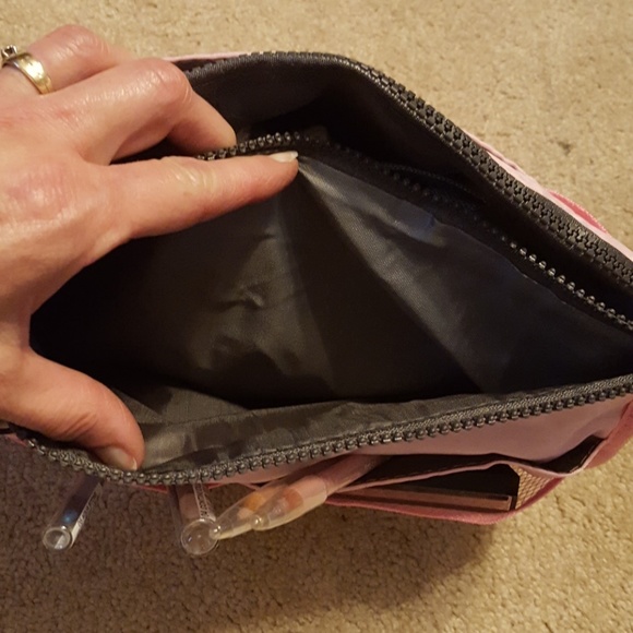 💥MUST BUNDLE💥!  New Pink Travel purse Organizer with zip pockets - Picture 3 of 7